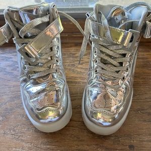 Wooowyet Kids LED Sneakers for Boys Hook&Loop Low Light Up Shoes LED Girls USB R